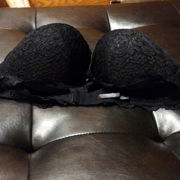 smart & sexy Other - Smart & Sexy Bra size 42C and the color is Black 🖤.